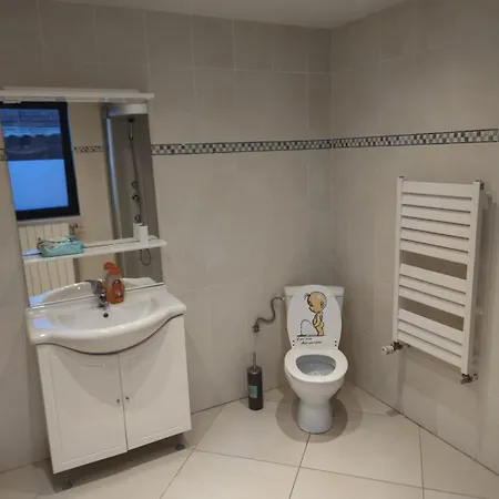 וילה 8 Pour 20 Personnes שרלרואה