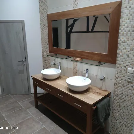 8 Pour 20 Personnes שרלרואה