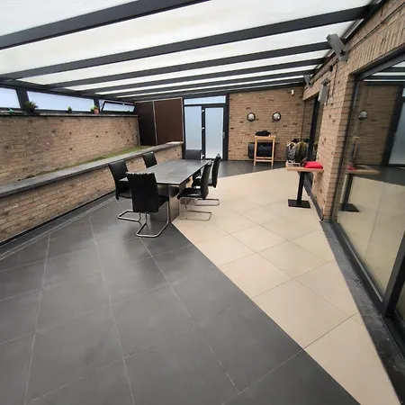 8 Pour 20 Personnes שרלרואה